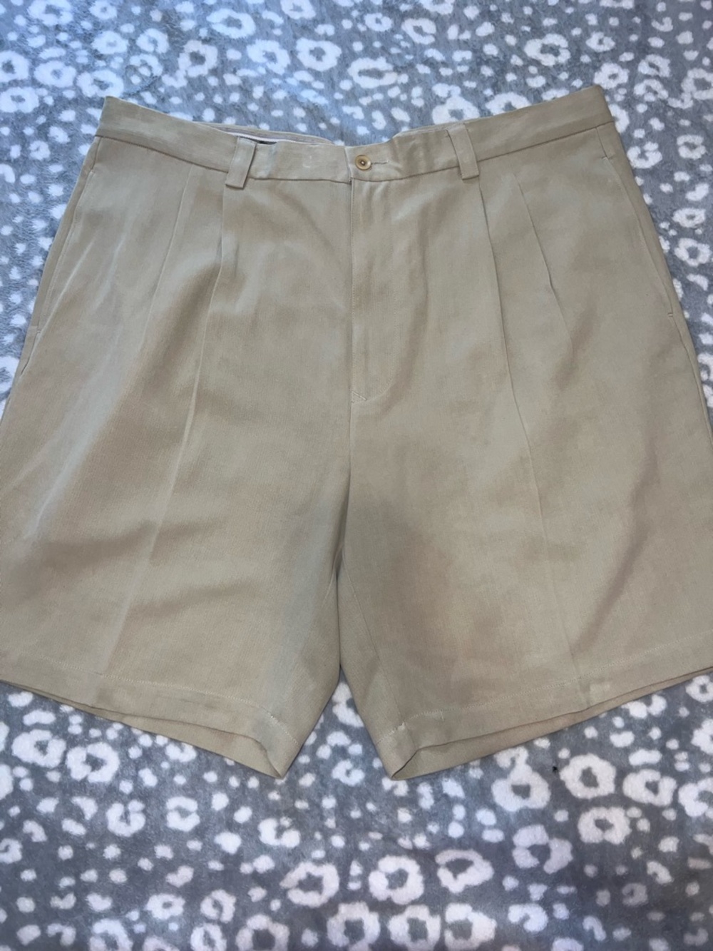 Tommy Bahama Relax 100% Silk Pleated Shorts Khaki Tan Men’s 38 Resort